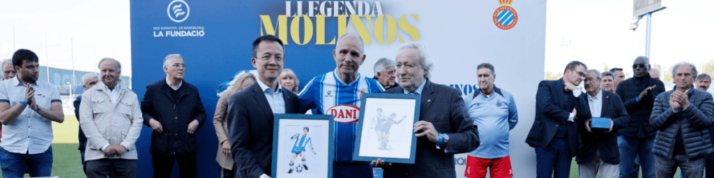 Entrega de ilustraciones de Yen San, Homenaje a Fernando Molinos RCD Espanyol