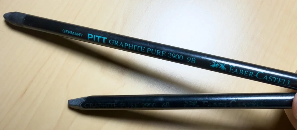 Lápices completos de grafito para degradados y sombreados.